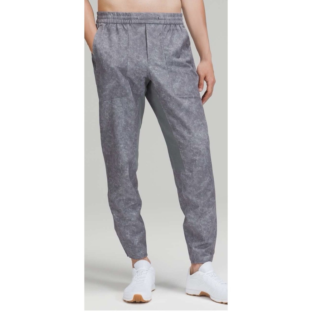Lululemon License To Train Pants Mens Medium M Gravel Dust Gray Jogger Stretch